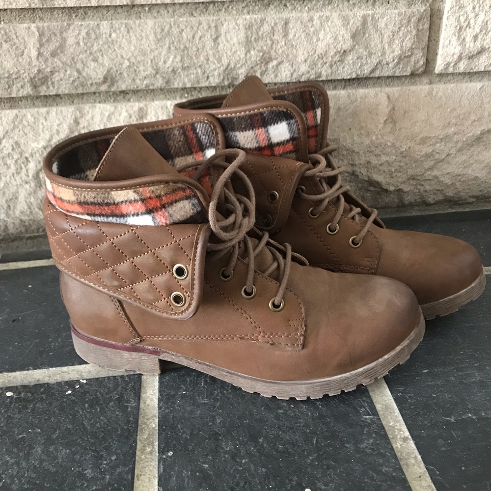Combat boots